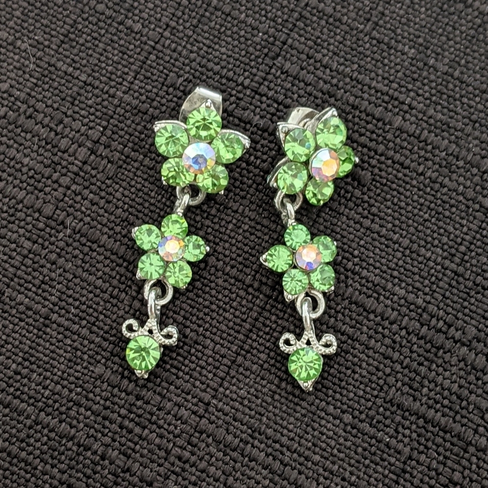 Lime Green costume jewelry earrings💚